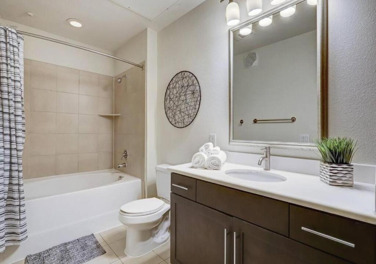 Inviting 2Br - Gym, Pool, Biz Center & Free Parking! Walk 2 Nrg Stadium! Near Med Ctr, Galleria, & Rice Village Х'юстон Екстер'єр фото